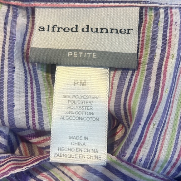 Petite Medium 3/4 sleeve button down blouse. Perfect spring and summer blouse - Picture 6 of 6